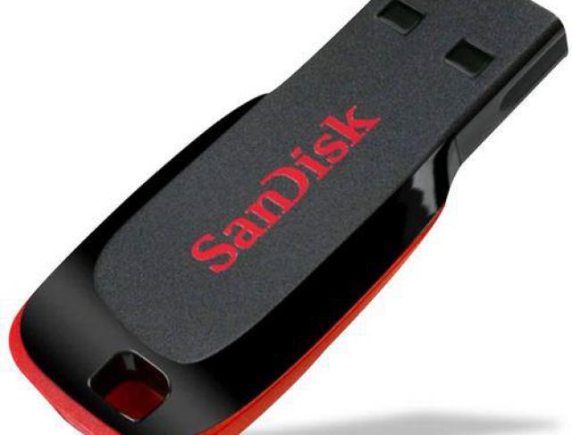 Pen Drive 16GB Sandisk Cruzer Blade Preto e Vermelho